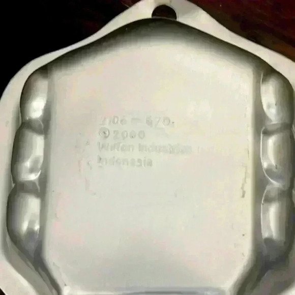 COPY - Wilton Cake pan, guitar. - Picture 2 of 5